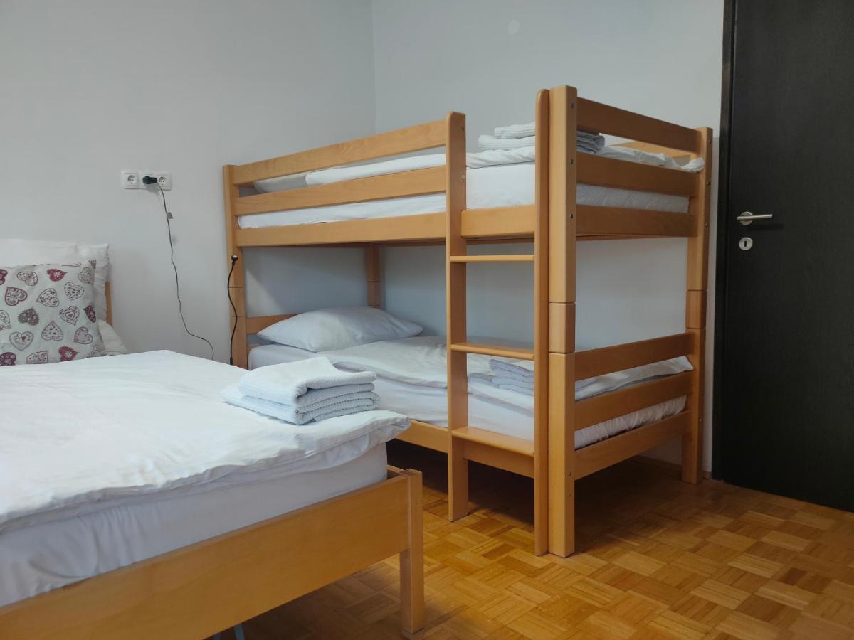 Rooms And Apartment Na Poljani Škofja Loka Екстериор снимка