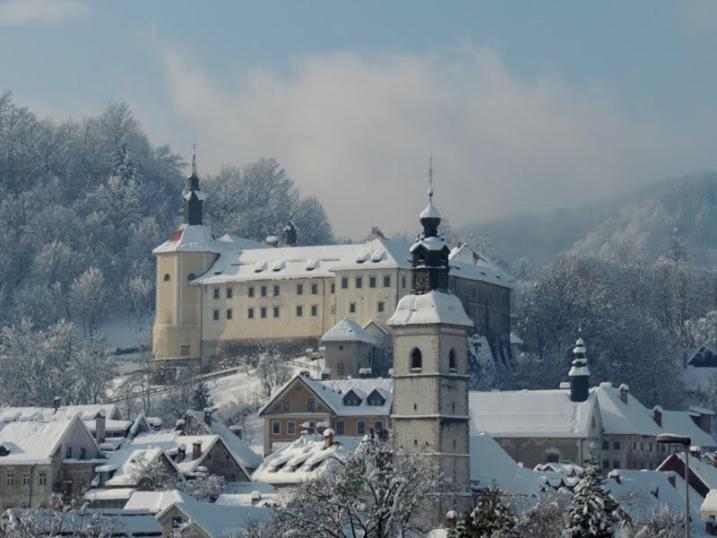 Rooms And Apartment Na Poljani Škofja Loka Екстериор снимка