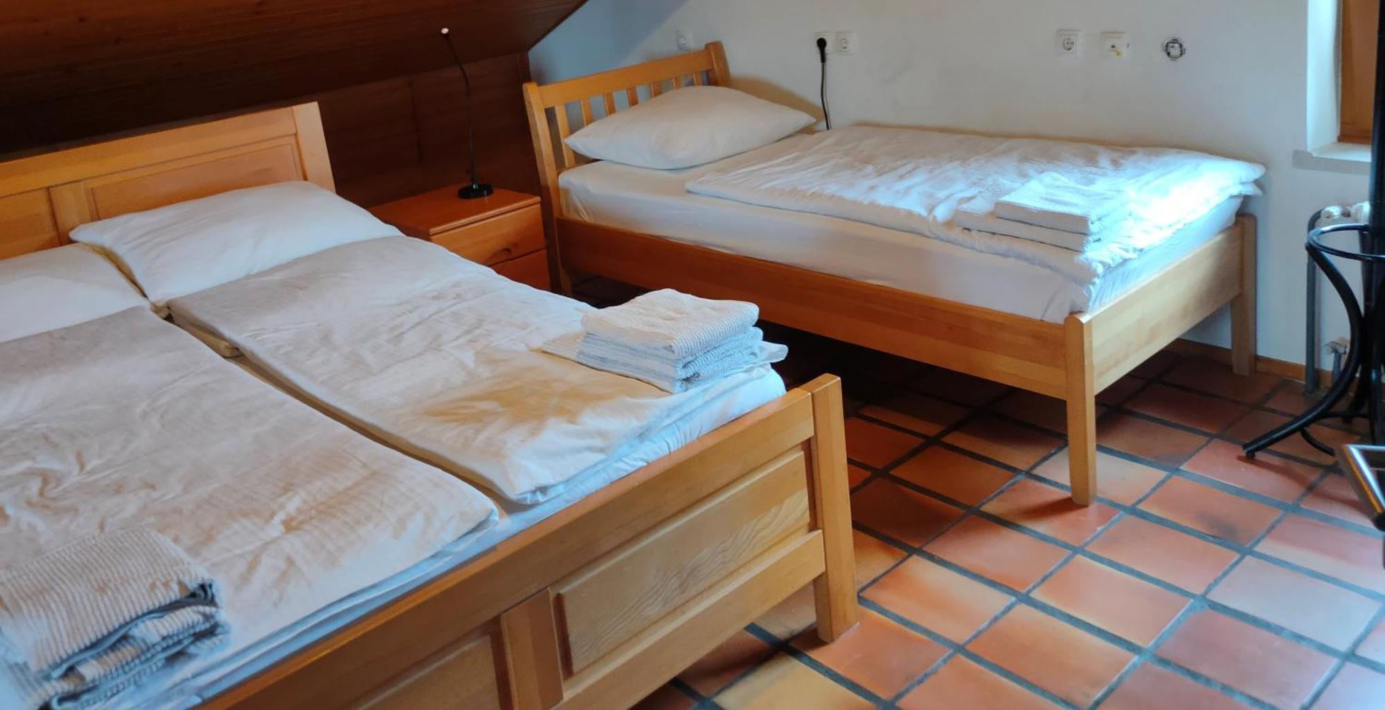 Rooms And Apartment Na Poljani Škofja Loka Стая снимка